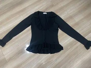 엠프리미어 블랙 프릴 긴팔 가디건