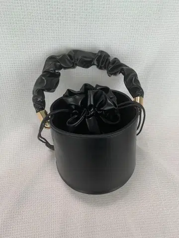 새상품 버킷형 블랙 핸드백