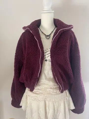 URBANOUTFITTER 플리스 집업 보아 자켓 버건디