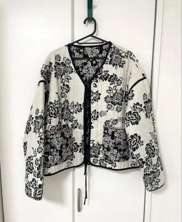 ZARA 퀼팅 꽃무늬 자켓 아우터 리버서블