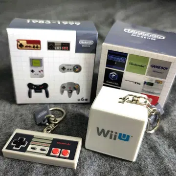 닌텐도 뮤지엄 한정판 키링 2종 세트 (NES & Wii U)