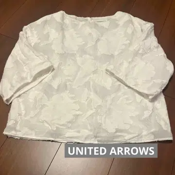 유나이티드 애로우즈 컷 자카드 블라우스