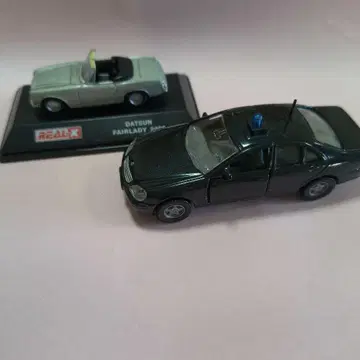 미니카 벤츠 S500과 DATSUN FAIRLADY 2000