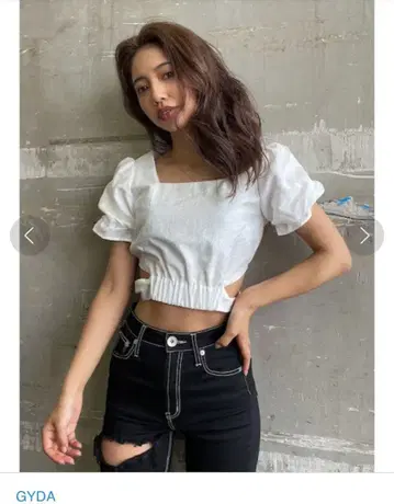 [ GYDA ] 화이트 크롭 상의 스퀘어넥