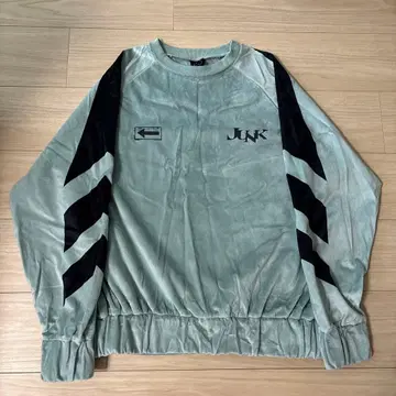 JUNK 벨로아 풀오버 M 사이즈