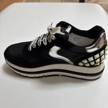 VOILE BLANCHE 블랙스니커즈