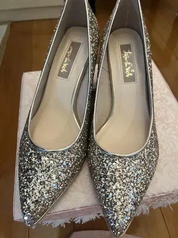 라우나레아 실버 글리터 하이힐 7cm 펌프스 24cm