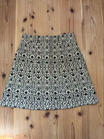 ETRO 타이트 스커트 42 베이지와 블랙 패턴