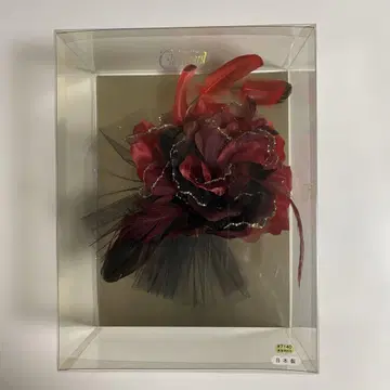 빨간색과 검은색 꽃 헤어 액세서리