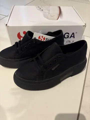 SUPERGA 블랙 스니커즈