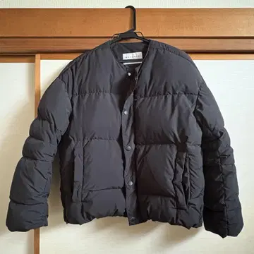 MACPHEE 심리스 다운 노카라 자켓 블랙