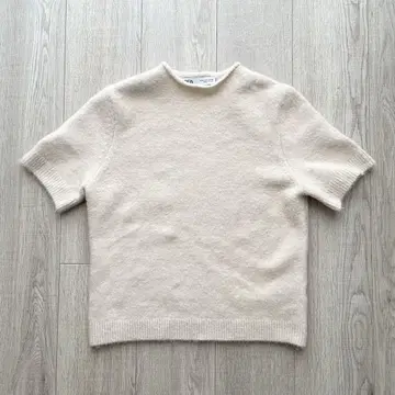 [ 미사용 새상품 ] ZARA 아이보리 반팔 니트 스웨터 S
