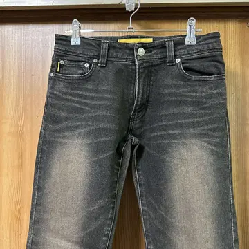GLAMOROUS JEANS 다크 그레이 슬림핏 데님