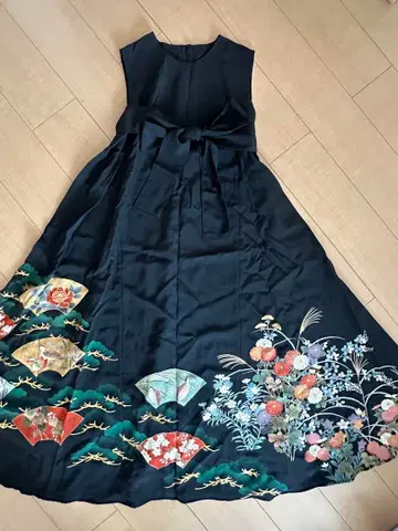 오샤레 원피스 블랙 꽃무늬 부채 자수 슬리브리스 롱 원피스