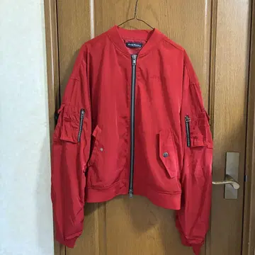 드럭 스토어 MA-1 스타일 자켓 레드