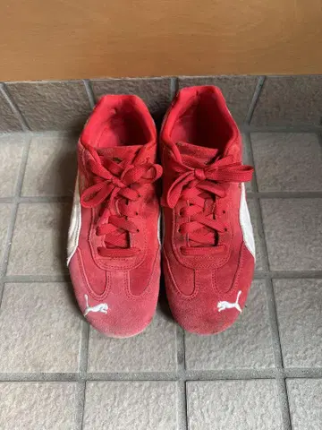 PUMA 레드 스웨이드 스니커즈
