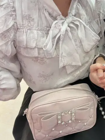 evelyn 꽃무늬 라메 쉬폰 블라우스 핑크