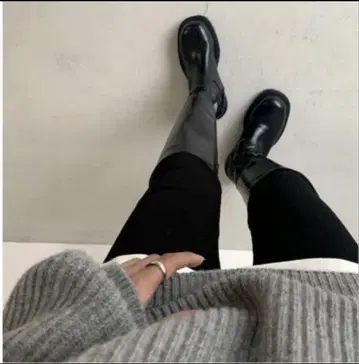 블랙 롱 부츠 통굽 지퍼 달린 캐널진