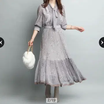 저스길리티 보타이 플리츠 원피스