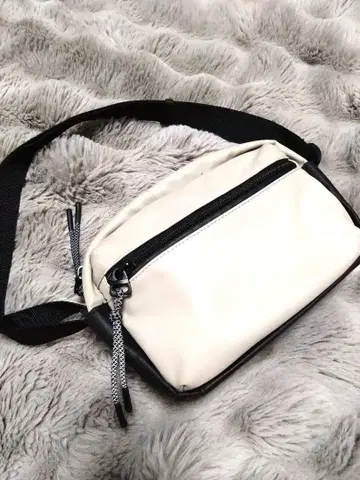 ZARA 러버 크로스 바디백