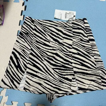 ZARA 제브라 패턴 숏팬츠 XS