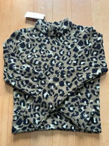 MOUSSY 레오파드 무늬 터틀넥 스웨터