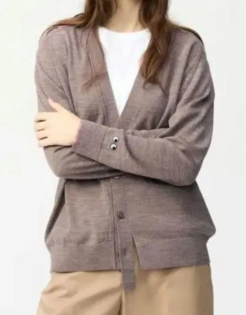 유니클로 ANYA HINDMARCH 콜라보 브라운 가디건