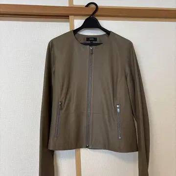 Theory 가죽 자켓 (베이지) P 사이즈