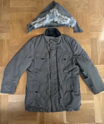 유니클로 프리미엄 다운 코트 M