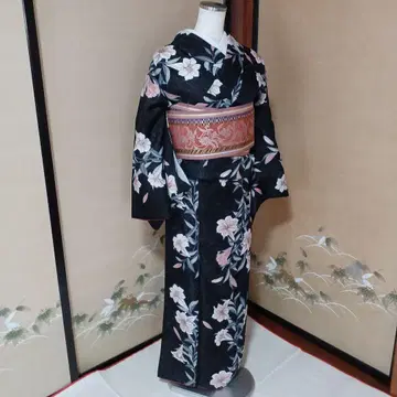 블랙 컬러 꽃무늬 기모노
