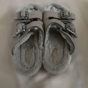 베이지 더블 버클 샌들
