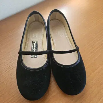 알베롤라 Carmina 블랙 플랫슈즈