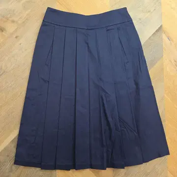 Ferragamo 네이비 플리츠 스커트 사이드 포켓 포함 y31