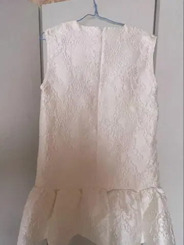 Bibiy 아이보리 레이스 슬리브리스 원피스