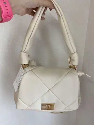 아이보리 퀼팅 핸드백 F403081