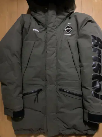 카키 F.C.R.B. DOWN BENCH COAT 189043