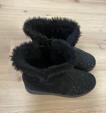 비쥬 장식 블랙 어그 부츠