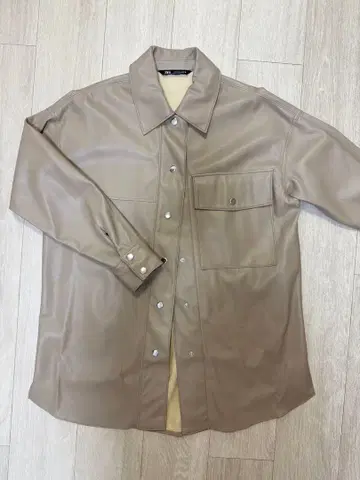 ZARA 베이지 가죽 자켓 S