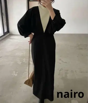 nairo 개더 V넥 원피스 블랙