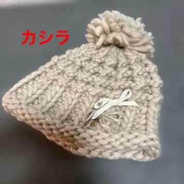 카시라 폼폼 포함 크림색 니트 모자 알파카