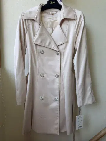 비쥬 장식 더블 브레스트 코트