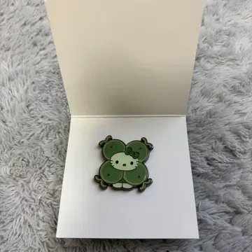 모키티 시아와세모 일본관 핀 배지