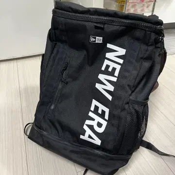 NEW ERA 블랙 백팩