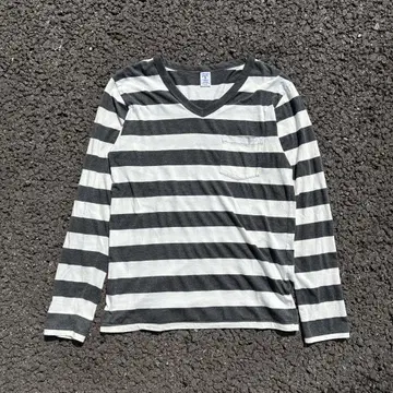 Velva Sheen vneck long t-shirts Y2K