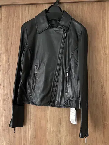 미사용 새상품 앙데팡당 양가죽 자켓 블랙 38 M