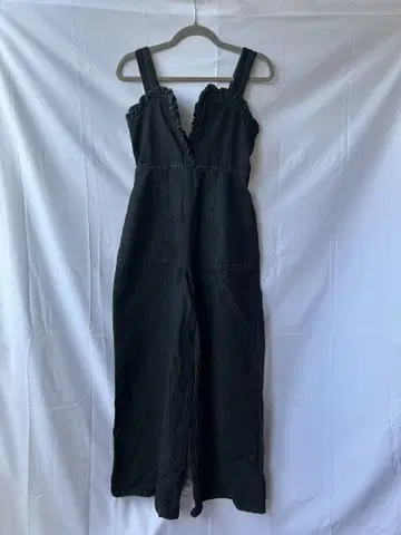 블랙 데님 점프수트 프릴 포함