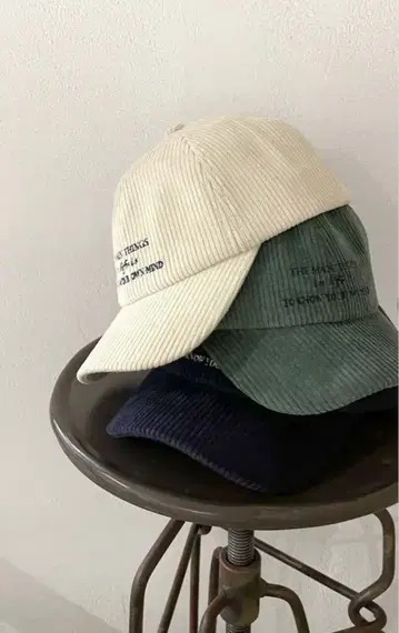 새상품 Ungrid/코듀로이 소재 네이비 로고 CAP