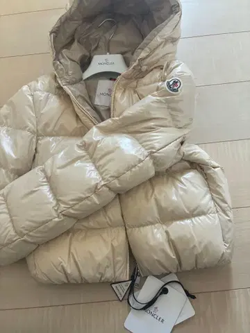 MONCLER 베이지 다운 자켓 후드 부착