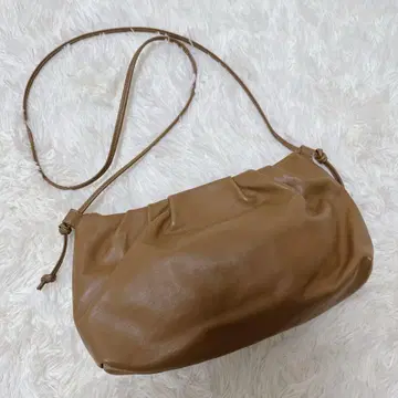 완판템 새상품급 알아바일 별주 마르코 마지 숄더백 라비올리 클러치