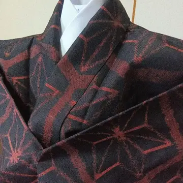 블랙과 빨간색 린넨 잎 거북이 등껍질 무늬의  기모노